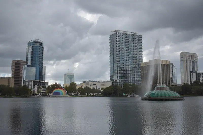 Lake Eola's fountain with the downtown Orlando skyline behind it